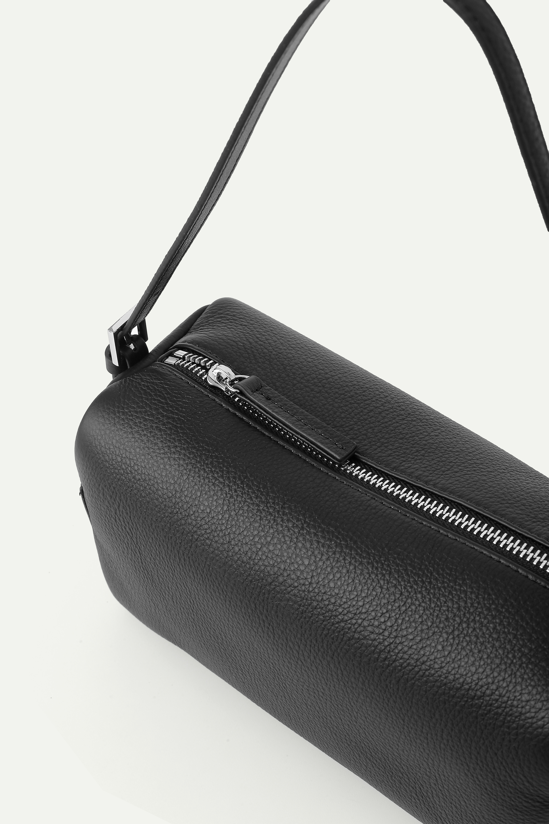 皮革拉鍊肩背袋