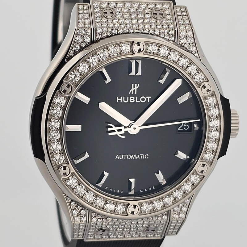 Hublot Classic Fusion Titanium Pavé 565.NX.1470.RX.1604