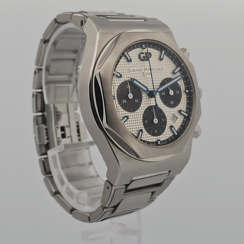 Girard Perregaux  Laureato Chronograph 81020-11-131-11A