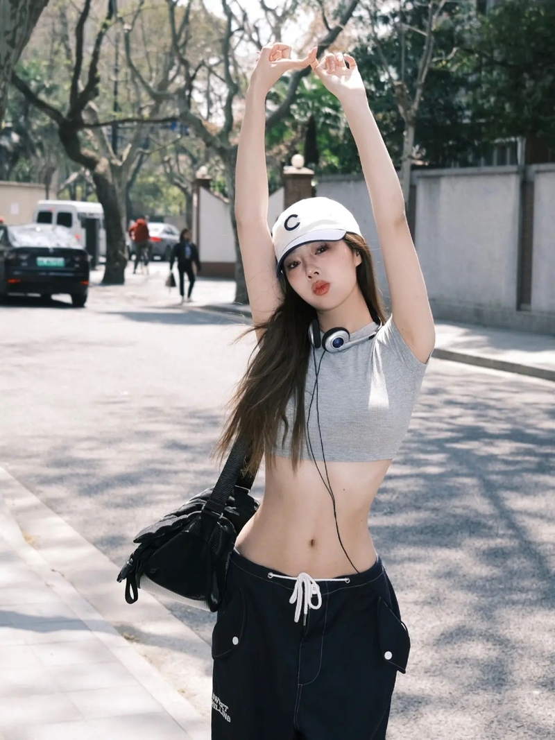 DAZY 後背中空短版t恤