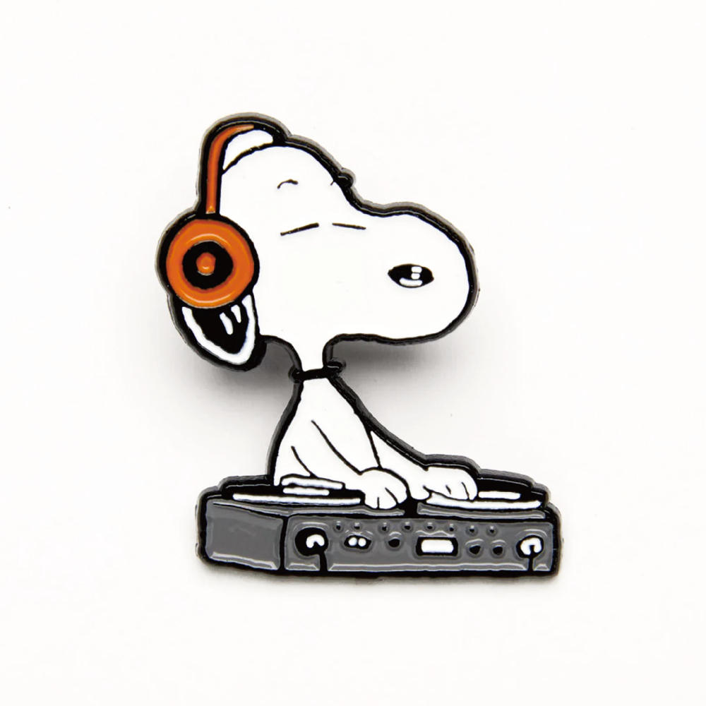 Peanuts Music is Life 金屬襟章 - DJ