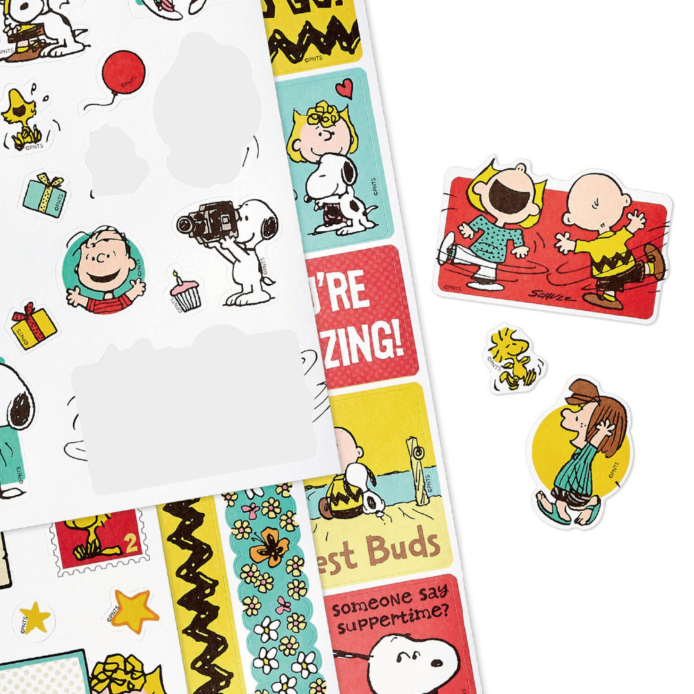 Peanuts® 史努比與朋友貼紙書